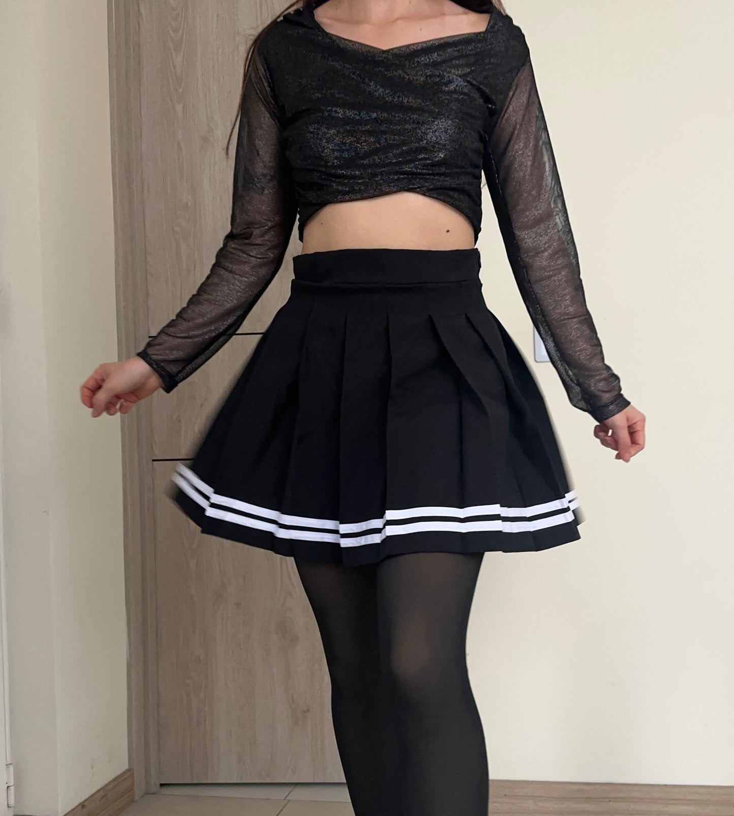 Falda Negra con línea Blanca