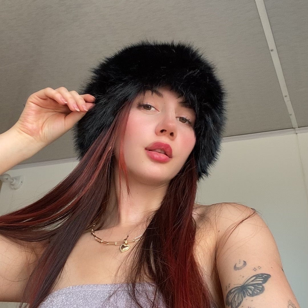 Gorro de peluche negro